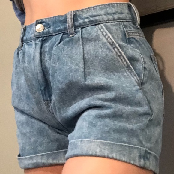 American Eagle Outfitters Pants - AE denim mom shorts